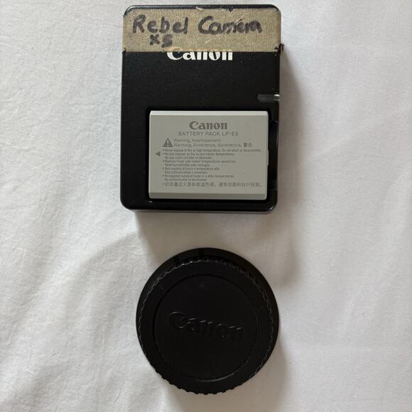 Canon EOS Rebel XS DS126191 Camera 2 Lenses (18-55 & 75-300mm) Battery & Charger - Picture 11 of 16